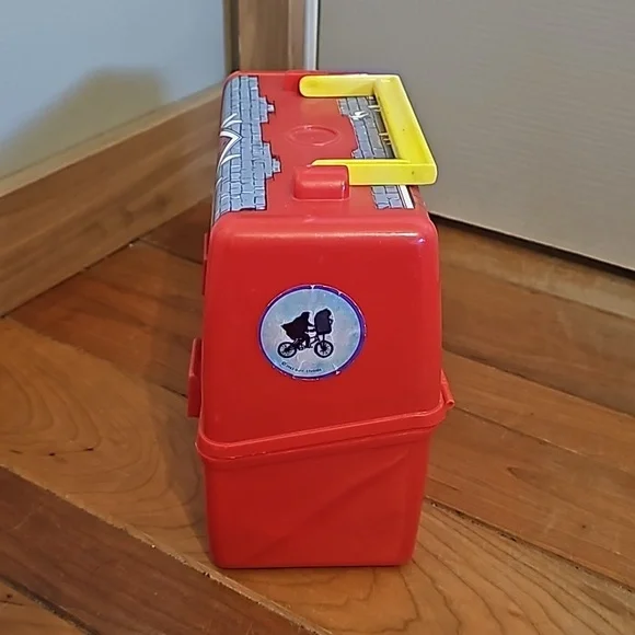 Vintage 1981 Thermos co Red Barn lunch box with cup - Picture 2 of 15